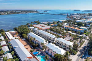 1437 Gulf Dr S, Bradenton Beach, FL 34217, Sold 05/02/25