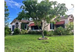 2301 2nd St S, St. Petersburg, FL 33705, Sold 06/27/25
