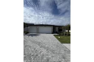 5882 Freestone Cir, Apollo Beach, FL 33572, Sold 09/03/25
