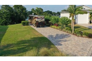 706 Meandering Way Polk City, FL 33868 Sold 02/09/26