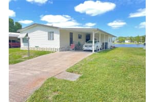 495 VILLAGE CIR SW, WINTER HAVEN, FL 33880 Sold 07/26/22