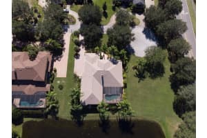 2691 Wyndsor Oaks Pl, Winter Haven, FL 33884, Sold 12/29/21