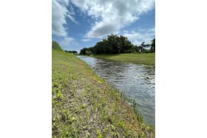 415 Lake Eloise Pointe Blvd, Winter Haven, FL 33880, Sold 04/28/22