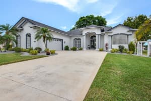 2759 Huntington Hills Dr, Lakeland, FL 33810, Sold 05/27/22
