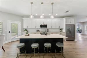 985 SUMMERFIELD DR, LAKELAND, FL 33803 Sold 10/07/22