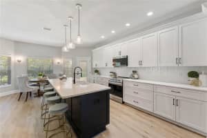 985 SUMMERFIELD DR, LAKELAND, FL 33803 Sold 10/07/22