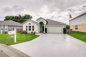 5758 OAKWOOD KNOLL DR, LAKELAND, FL 33811 Sold 09/30/22