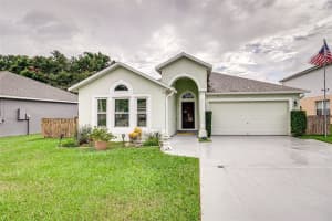 5758 OAKWOOD KNOLL DR, LAKELAND, FL 33811 Sold 09/30/22