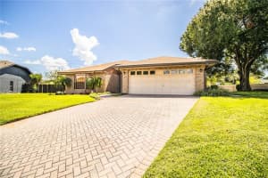 278 SANTA ROSA DR, WINTER HAVEN, FL 33884 Sold 10/21/22
