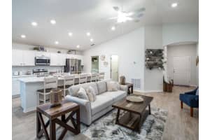 729 DAPHNE DR, AUBURNDALE, FL 33823 Sold 03/29/23