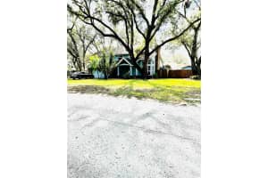 903 HARDY WAY, AUBURNDALE, FL 33823 Sold 03/17/23
