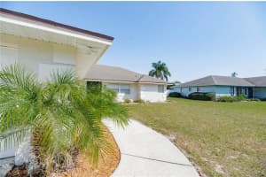 1528 ROBIN HOODS TRAIL, LAKELAND, FL 33809 Sold 04/14/23