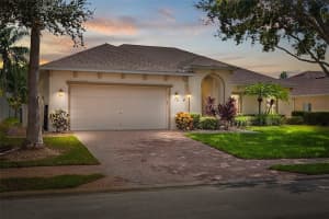 333 BURFORD CIRCLE, DAVENPORT, FL 33896 Sold 10/31/23