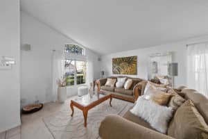 2609 EMERALD ISLAND BOULEVARD, KISSIMMEE, FL 34747 Sold 10/04/24