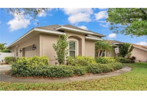 136 LAKE MARIAM WAY, WINTER HAVEN, FL 33884 Sold 04/05/24