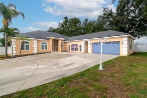 2804 MERIDIAN POINT LANE, LAKELAND, FL 33812 Sold 02/06/25