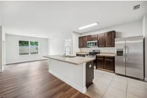 731 LAKE CUMMINGS BOULEVARD, LAKE ALFRED, FL 33850 Sold 09/06/24