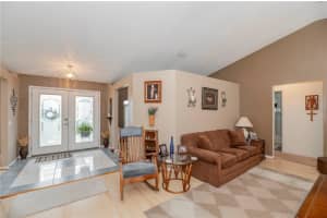 190 AVERY DR W, AUBURNDALE, FL 33823 Sold 12/19/24
