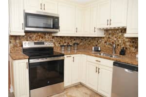 3207 FOX LAKE DRIVE, TAMPA, FL 33618 Sold 01/06/25