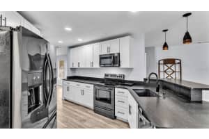 5993 HIGH GLEN DRIVE, LAKELAND, FL 33813 Sold 03/31/25