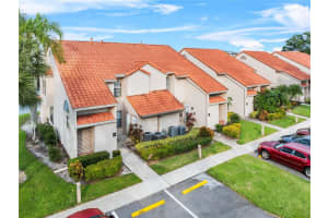 1710 Garden Lake Dr #1710, WINTER HAVEN