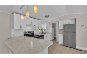 2333 KING AVENUE, AUBURNDALE, FL 33823 Sold 09/08/25