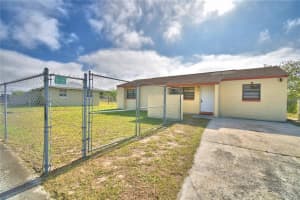 42 QUEENS COURT, FROSTPROOF, FL 33843 Sold 01/31/25