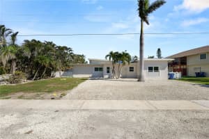 6805 HOLMES BOULEVARD, HOLMES BEACH, FL 34217 Sold 04/28/25