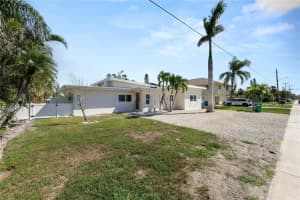 6805 HOLMES BOULEVARD, HOLMES BEACH, FL 34217 Sold 04/28/25