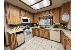 813 SCOTT LAKE VILLAGE, LAKELAND, FL 33813 Sold 04/02/25
