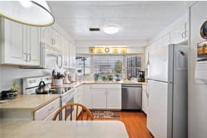 1610 REYNOLDS ROAD, LAKELAND, FL 33801 Sold 05/01/25