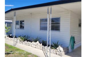1810 Blue Lake Dr, LAKELAND