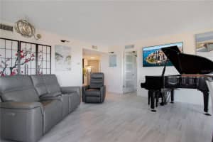 6158 PALMA DEL MAR BOULEVARD, ST PETERSBURG, FL 33715 - MLS#MFRL4951598