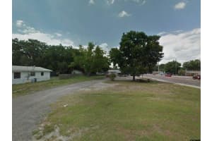 102 Kim St Auburndale, FL 33823 - Off Market