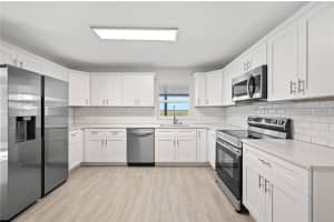 1502 EDGEWATER BEACH DRIVE, LAKELAND, FL 33805 - MLS#MFRL4952183