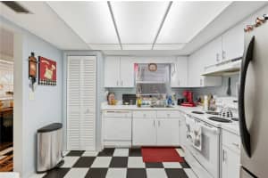 512 CAMEO DRIVE, LAKELAND, FL 33803 - MLS#MFRL4952545
