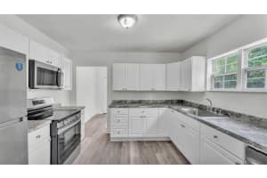 725 AVENUE B SW, WINTER HAVEN, FL 33880 Sold 08/29/25
