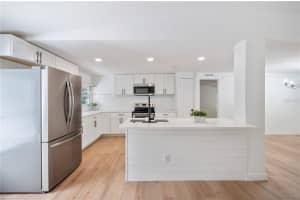 6527 FERNWOOD DRIVE, LAKELAND, FL 33810 Sold 07/28/25