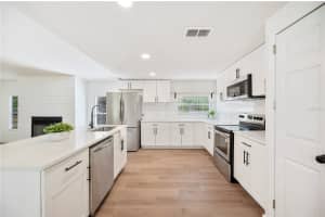 6527 FERNWOOD DRIVE, LAKELAND, FL 33810 Sold 07/28/25