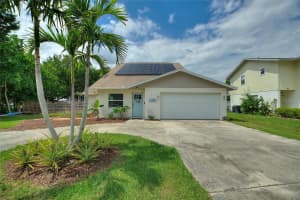 440 LAKE DAISY, WINTER HAVEN, FL 33884 Sold 07/11/25