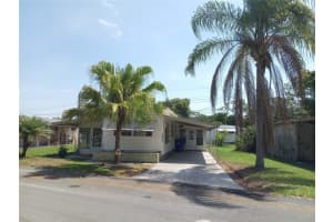 831 Village Pl, LAKELAND