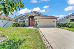 420 Sir Phillips Dr, DAVENPORT