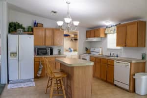519 LEISURE PLACE, LAKELAND, FL 33801 Sold 09/09/25