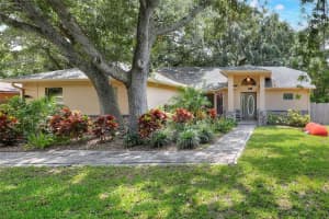 1300 Ariana Woods Cir, AUBURNDALE
