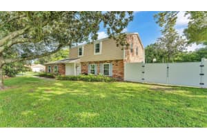 1910 CLUBHOUSE ROAD, LAKELAND, FL 33813 - MLS#MFRL4953588