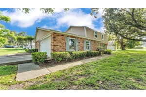 1910 CLUBHOUSE ROAD, LAKELAND, FL 33813 - MLS#MFRL4953588