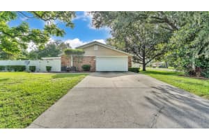 1910 CLUBHOUSE ROAD, LAKELAND, FL 33813 - MLS#MFRL4953588