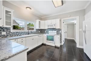 783 CENTRAL AVENUE, EAGLE LAKE, FL 33839 Sold 09/17/25