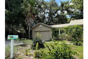 645 AVENUE A NE, WINTER HAVEN, FL 33881 Sold 09/16/25