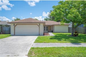 1081 SUNSHINE WAY, WINTER HAVEN, FL 33880 Sold 08/08/25